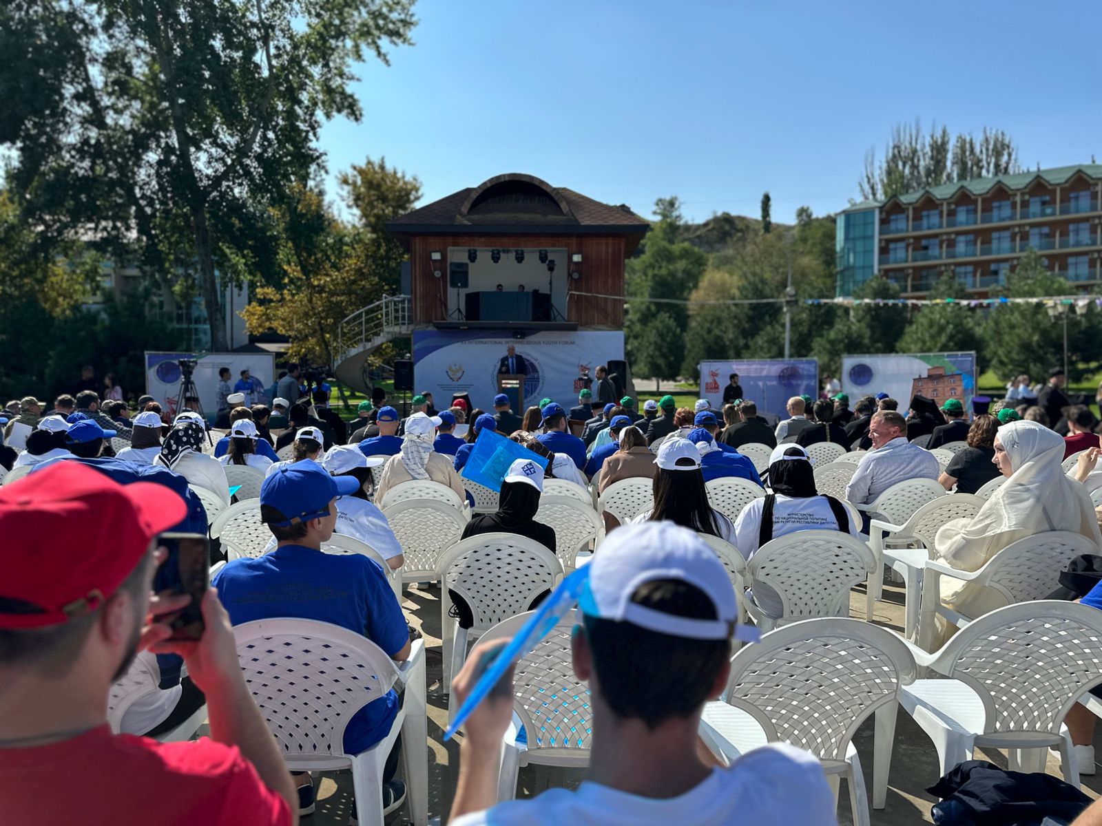 XII Международный межрелигиозный молодёжный форум стартовал в Дагестане.